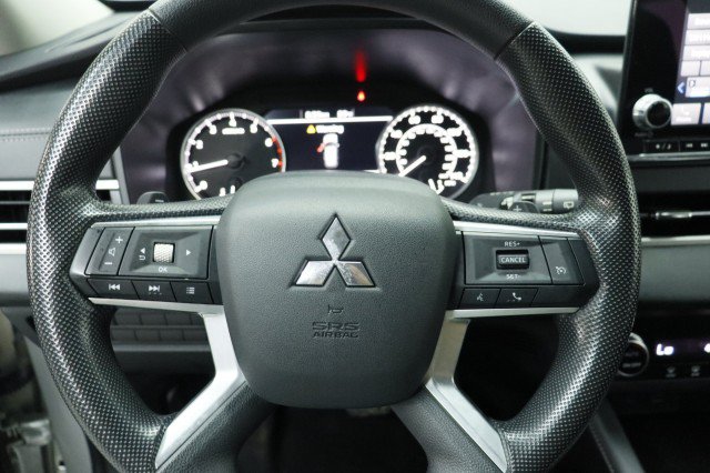 Used 2023 Mitsubishi Outlander ES FWD image 10