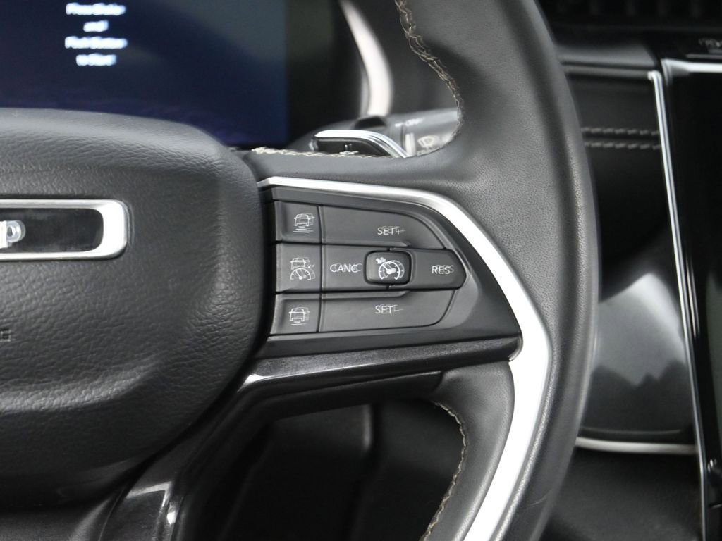 Used 2023 Jeep Grand Cherokee L Laredo image 31