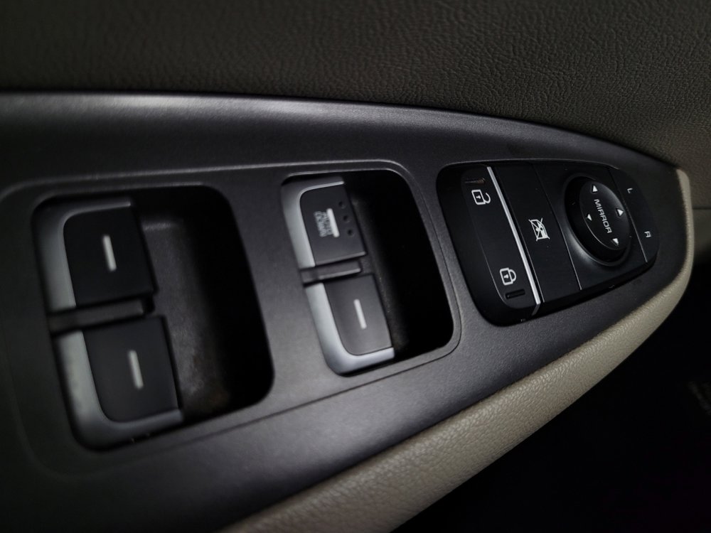 Used 2018 Kia Optima LX w/ 17" Alloy Wheels Package image 27