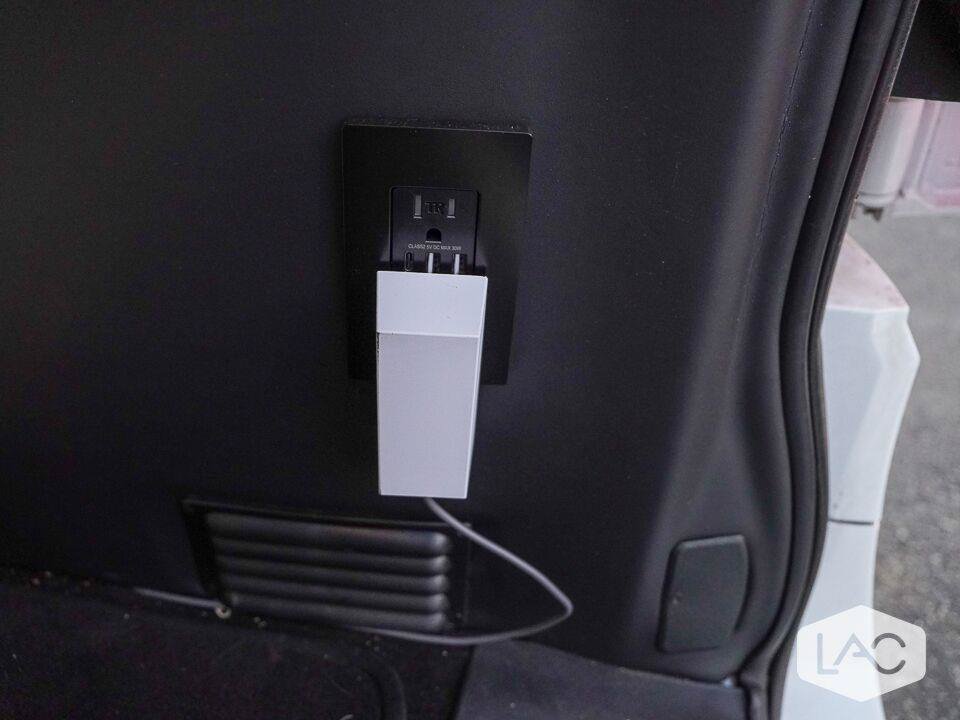 Used 2023 Mercedes-Benz Metris Passenger image 23