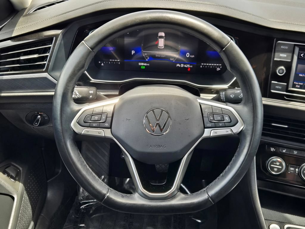 Used 2024 Volkswagen Jetta SE FWD image 13