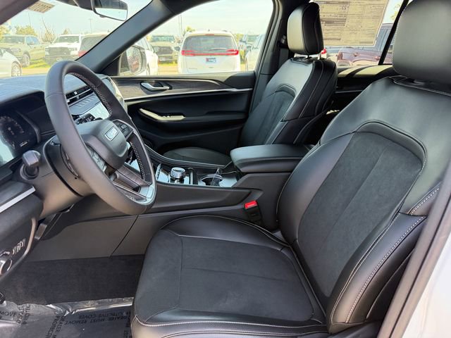 New 2026 Jeep Grand Cherokee Laredo image 12