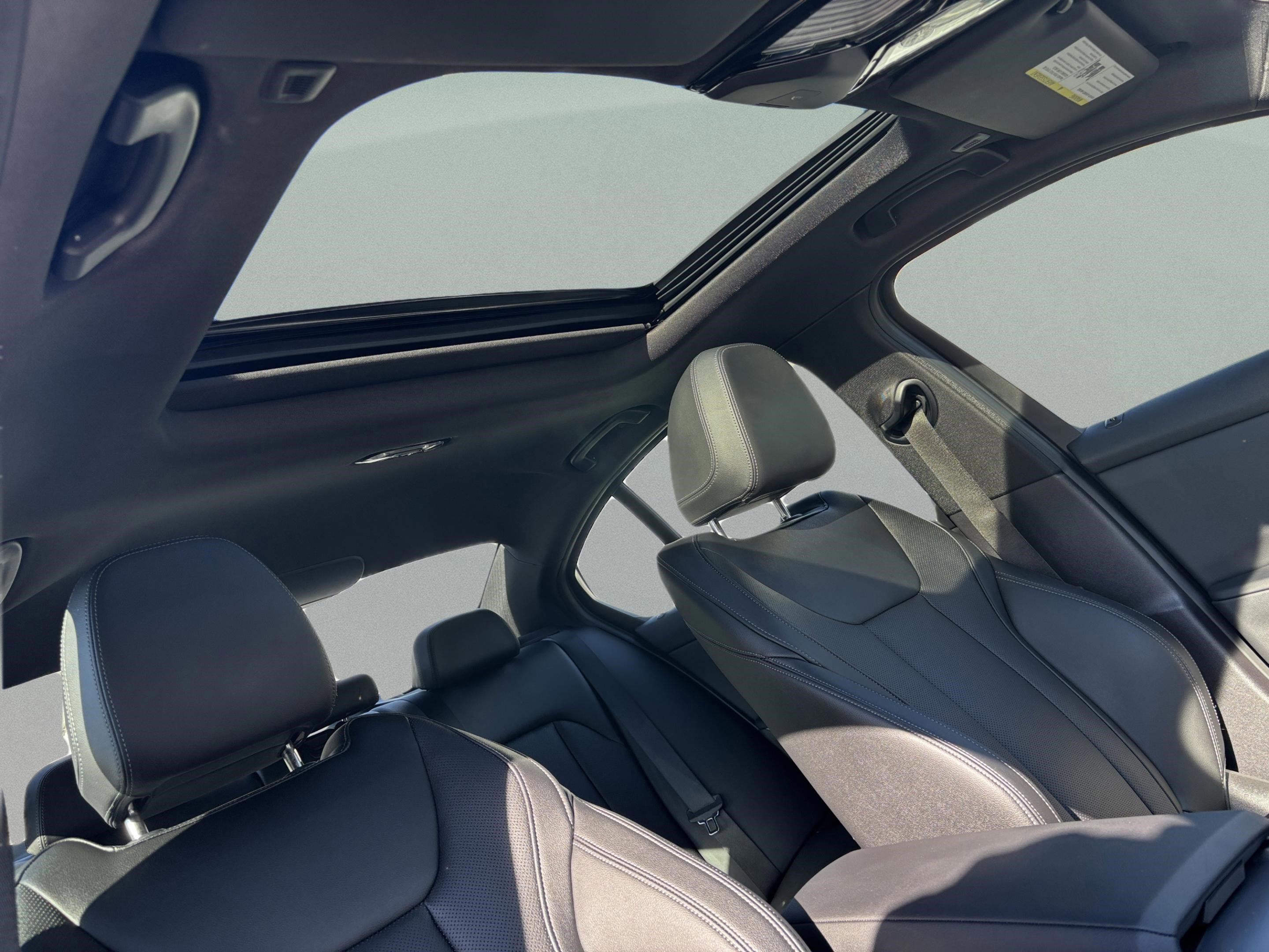 Used 2023 BMW 330i Sedan w/ M Sport Package image 30