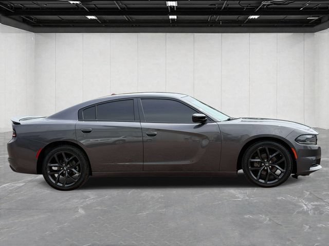 Used 2022 Dodge Charger SXT w/ Blacktop Package RWD image 4
