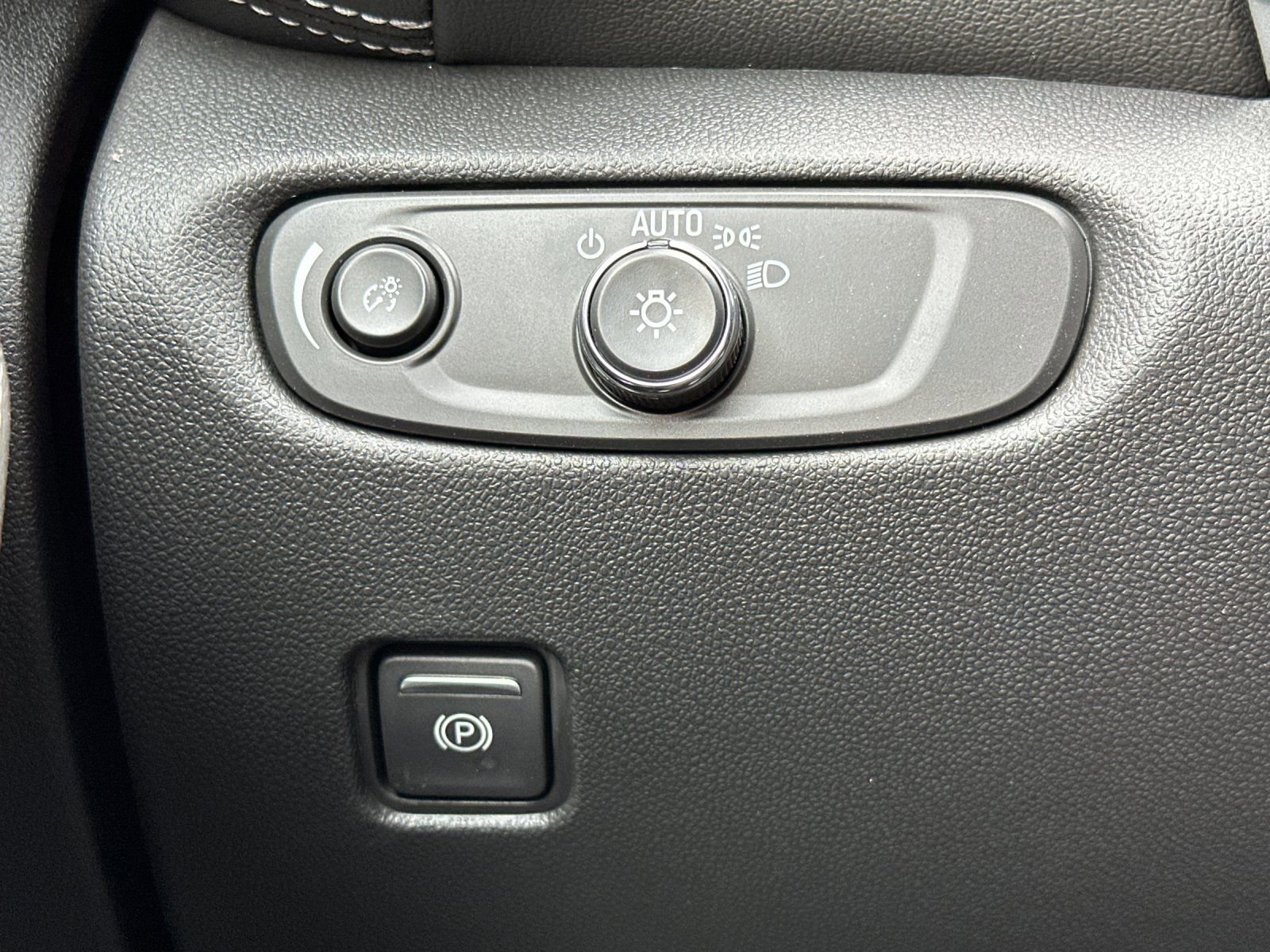 New 2025 Chevrolet Blazer LT w/ Driver Confidence Package image 30