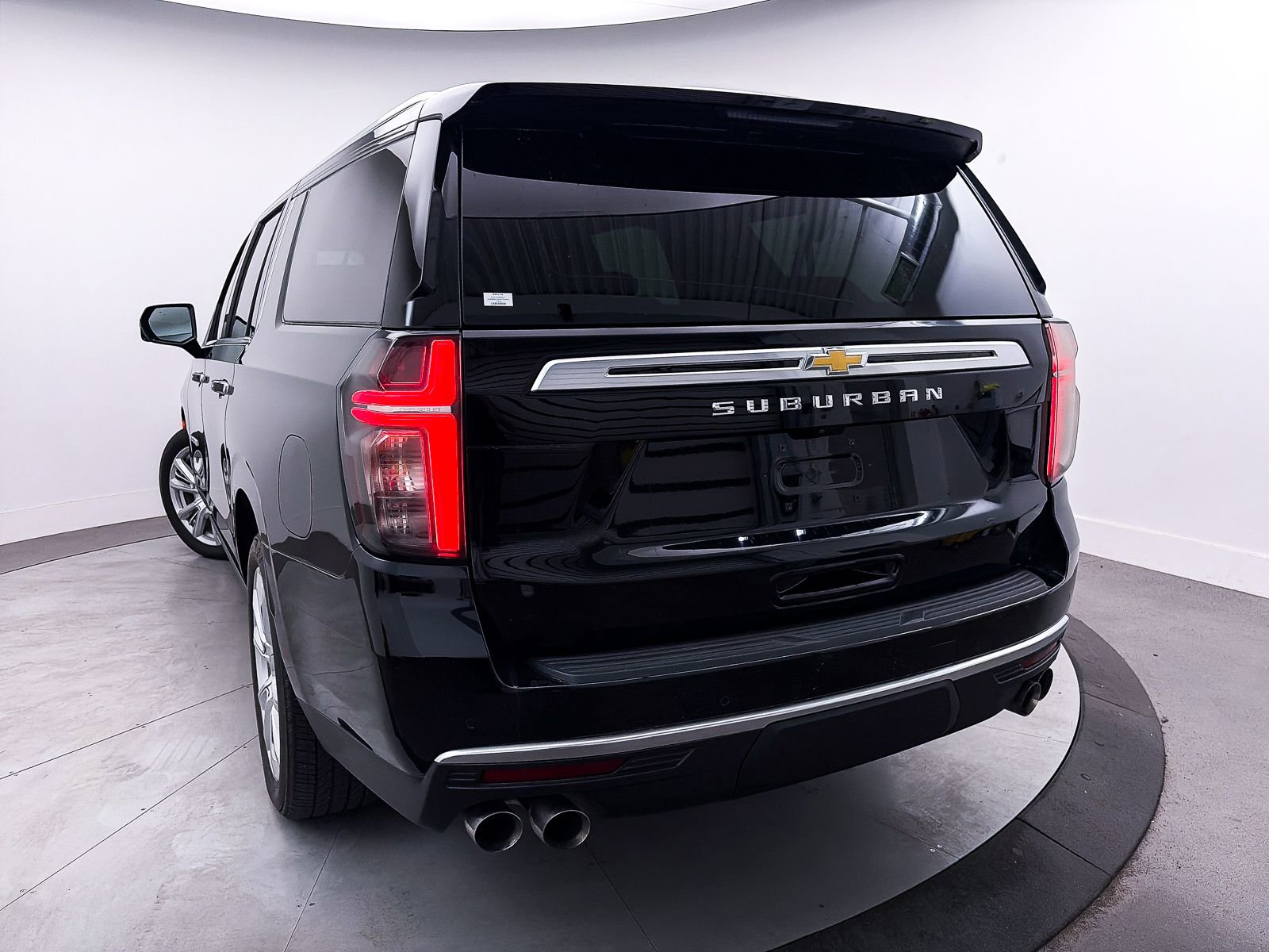 Used 2024 Chevrolet Suburban High Country AWD/4WD image 12