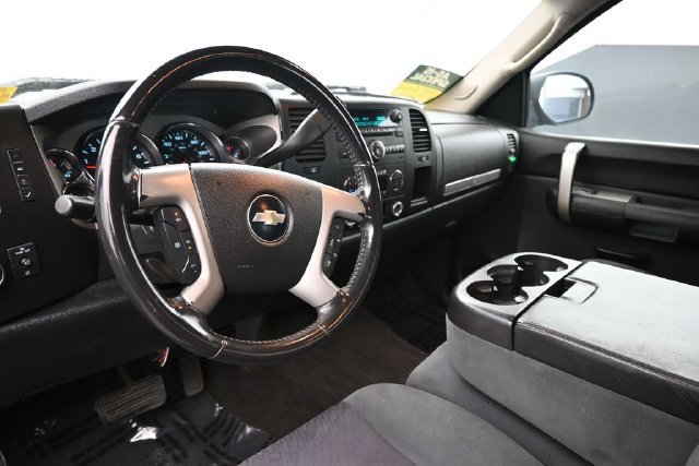 Used 2009 Chevrolet Silverado 1500 LT w/ Power Pack Plus AWD/4WD image 16
