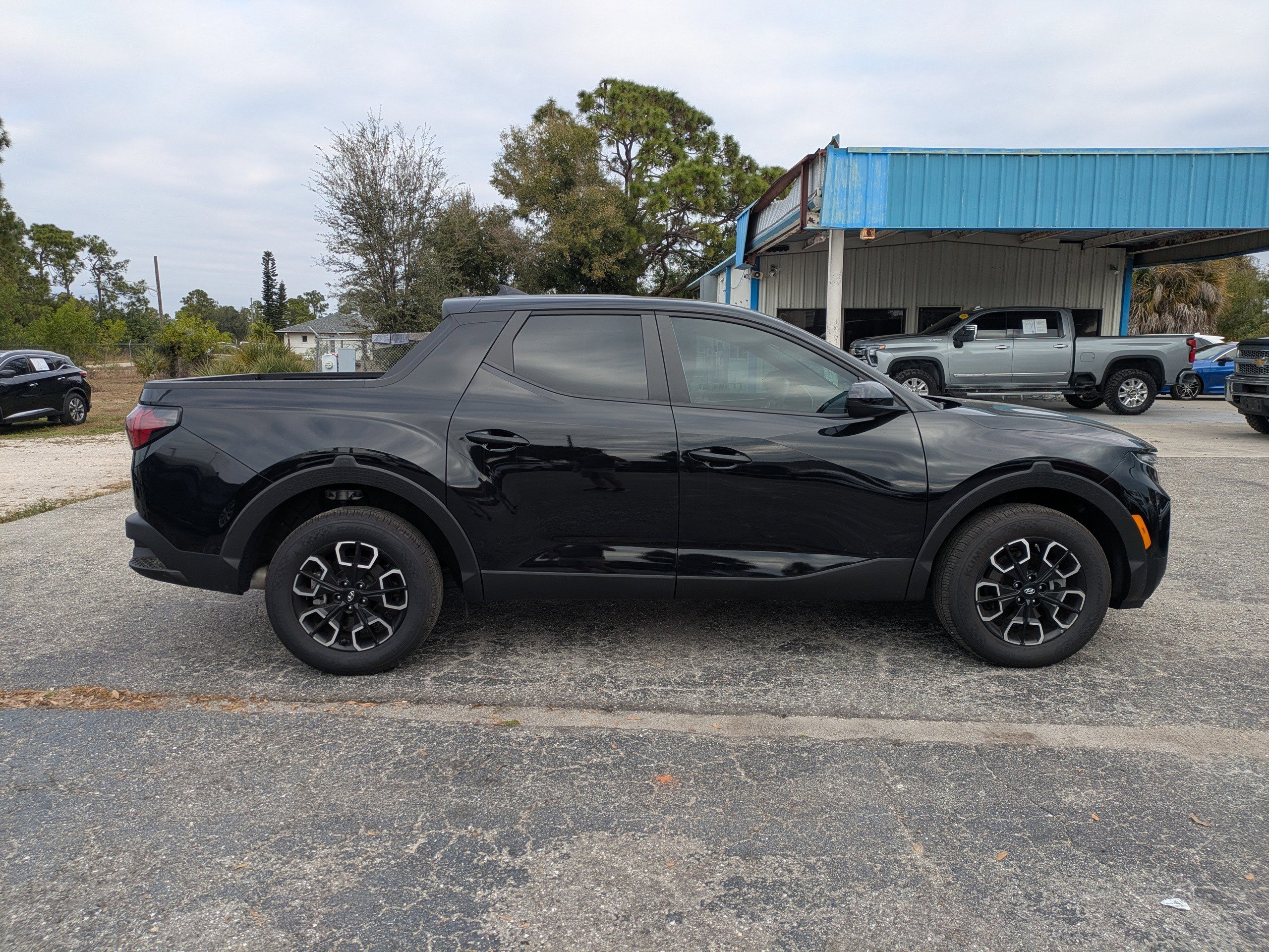 Used 2024 Hyundai Santa Cruz SE image 3