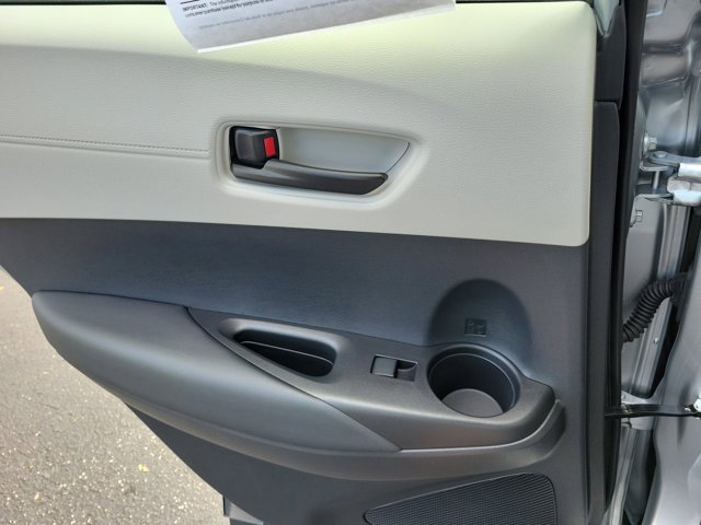 Used 2025 Toyota Corolla Cross L image 16