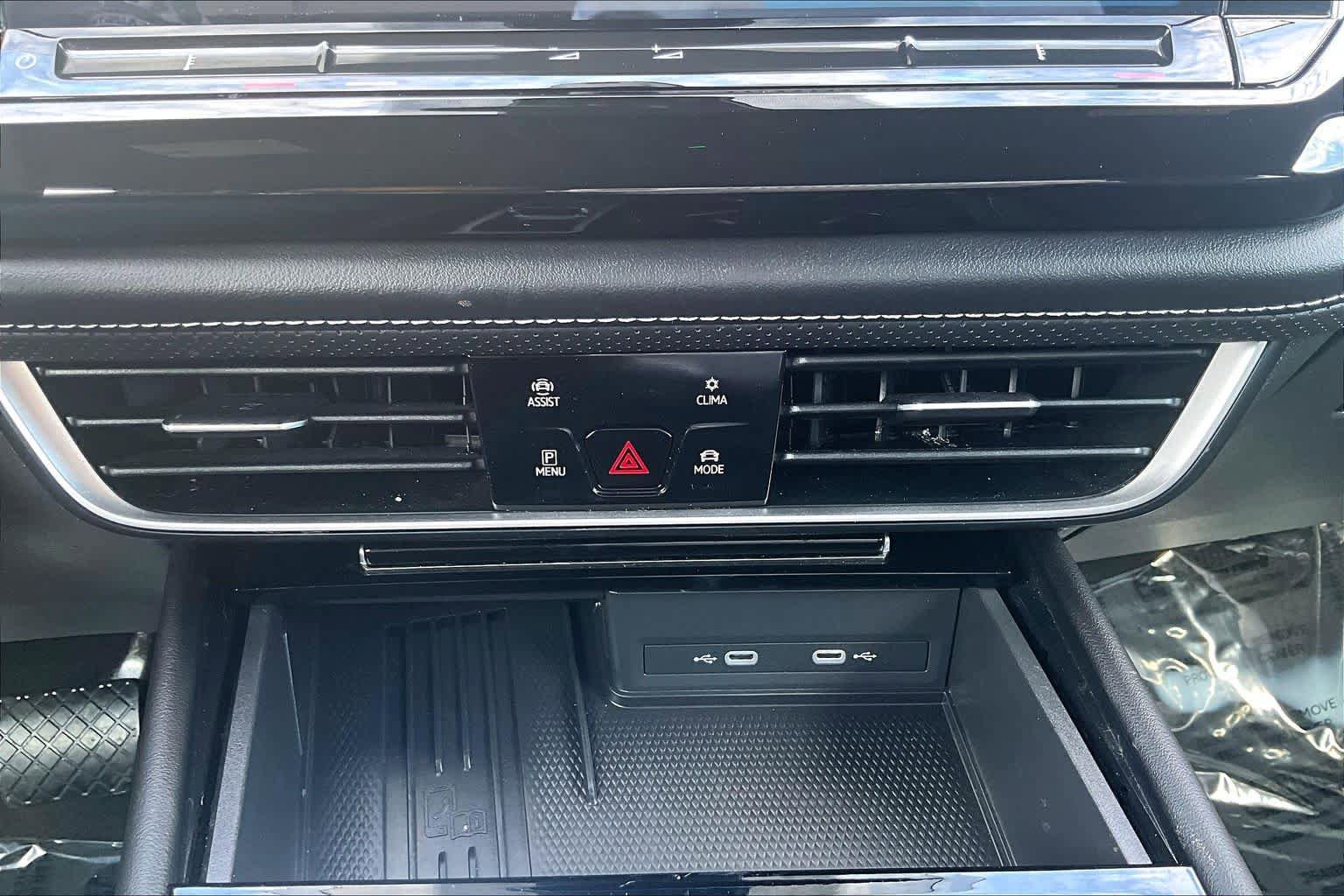 Used 2025 Volkswagen Atlas Cross Sport SE AWD/4WD image 32