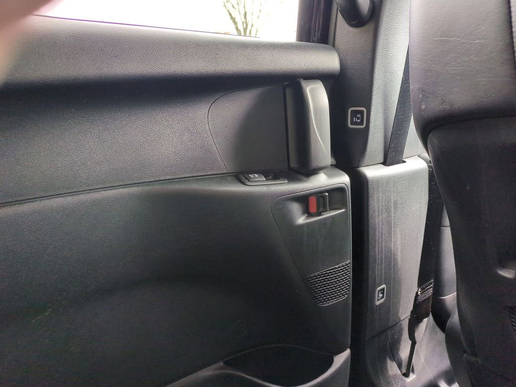 Used 2025 Chrysler Pacifica Select image 26