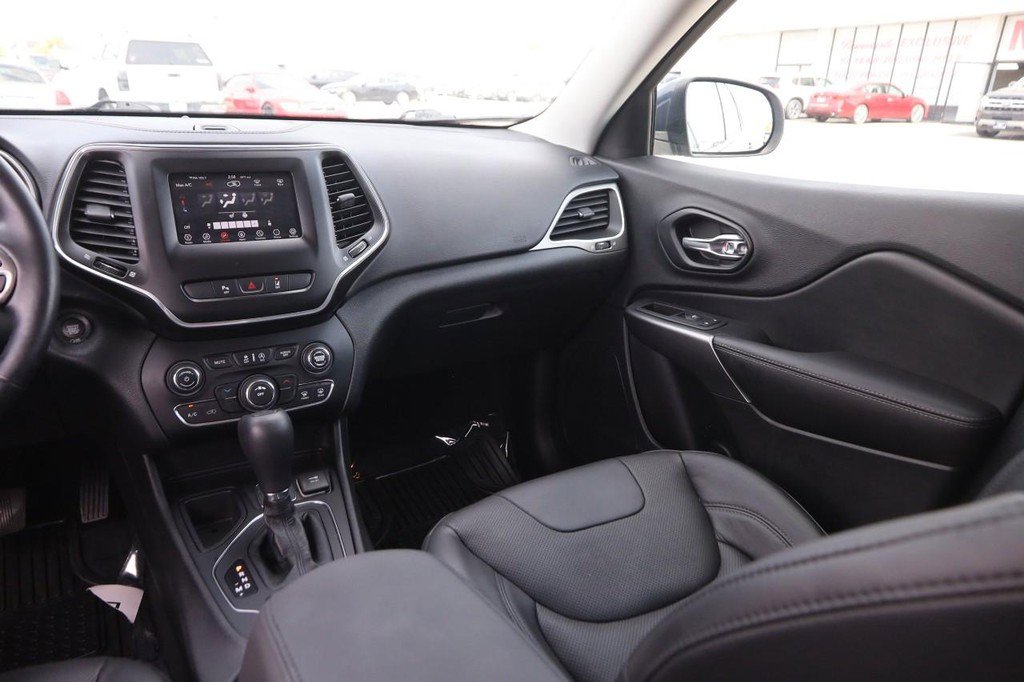 Used 2021 Jeep Cherokee Latitude Lux w/ Sun & Sound Group image 23