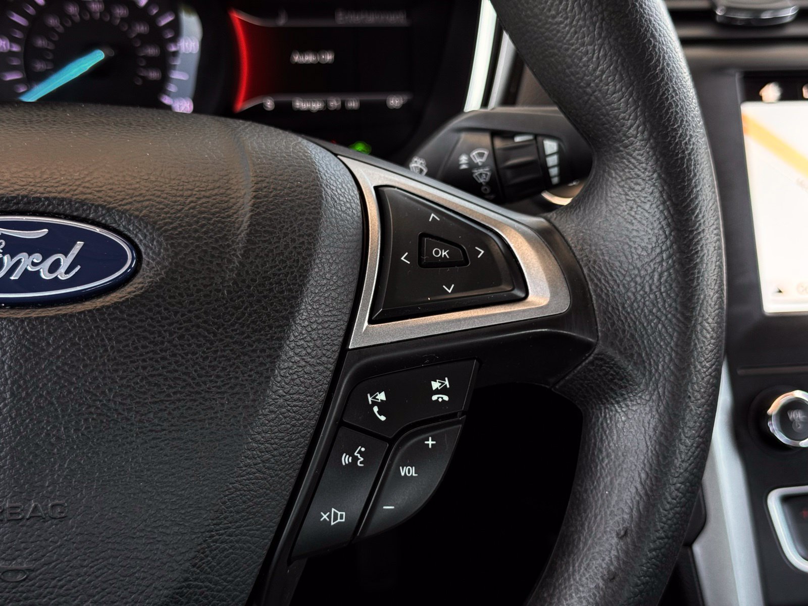 Used 2019 Ford Fusion SE FWD image 28