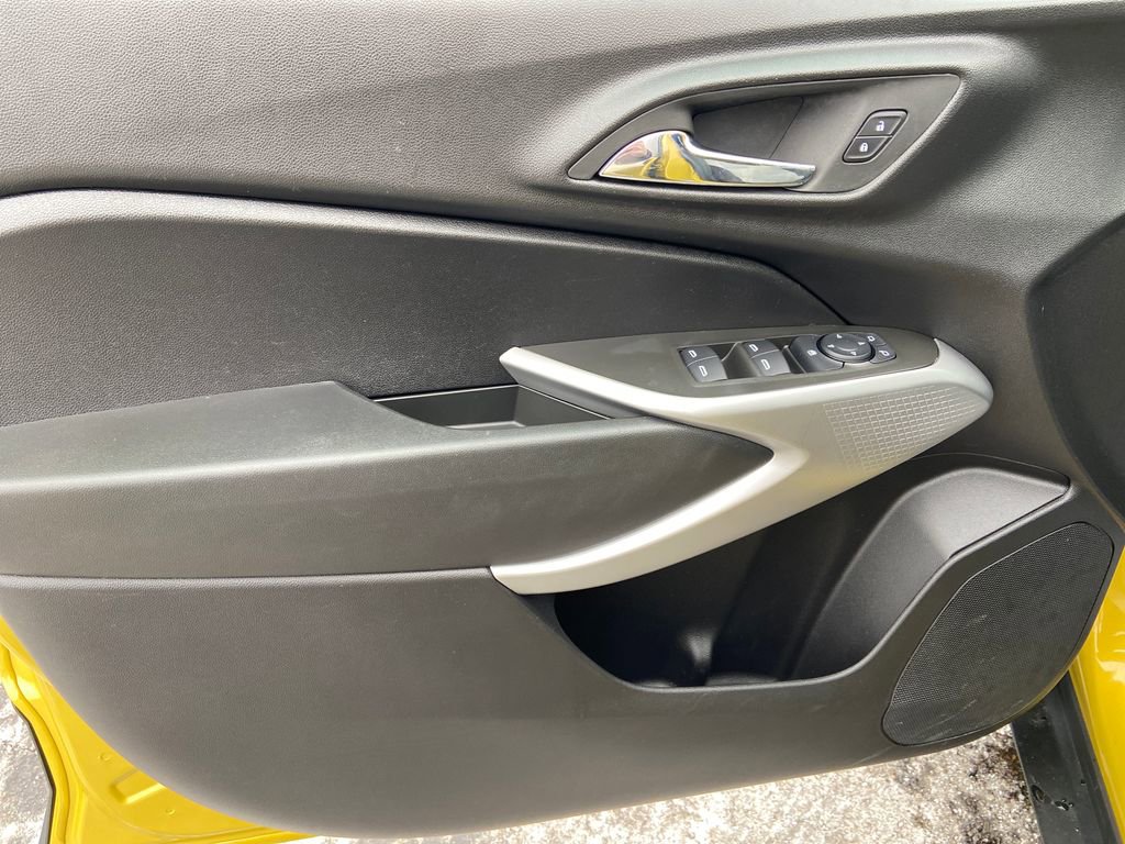 Used 2024 Chevrolet Trax RS w/ Sunroof Package image 13