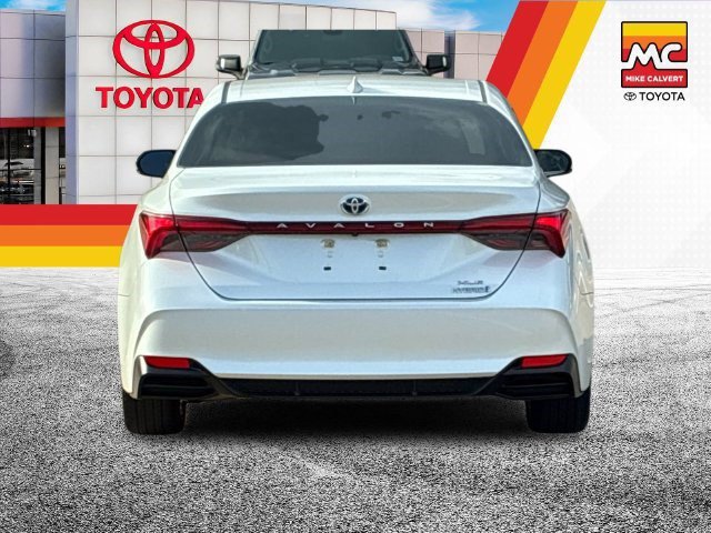 Certified 2020 Toyota Avalon XLE w/ Preferred Accessory Package FWD image 4