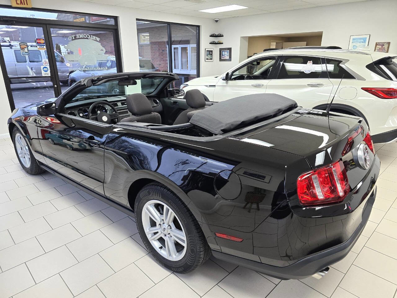 Used 2012 Ford Mustang Convertible image 8