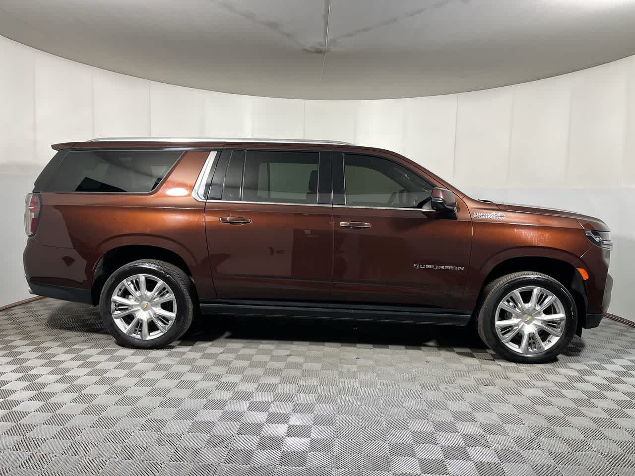 Used 2023 Chevrolet Suburban High Country AWD/4WD image 9
