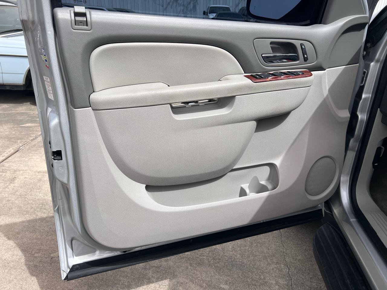 Used 2013 GMC Yukon XL SLT RWD image 24