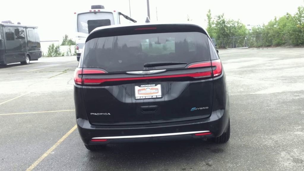 Used 2024 Chrysler Pacifica Select image 7