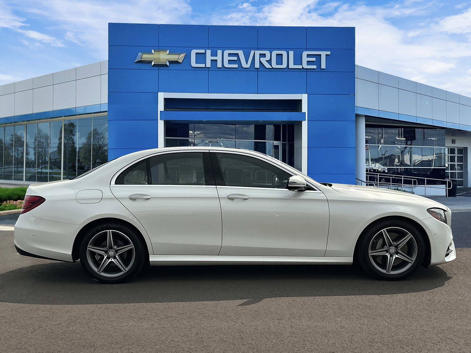 Used 2017 Mercedes-Benz E 300 4MATIC image 5