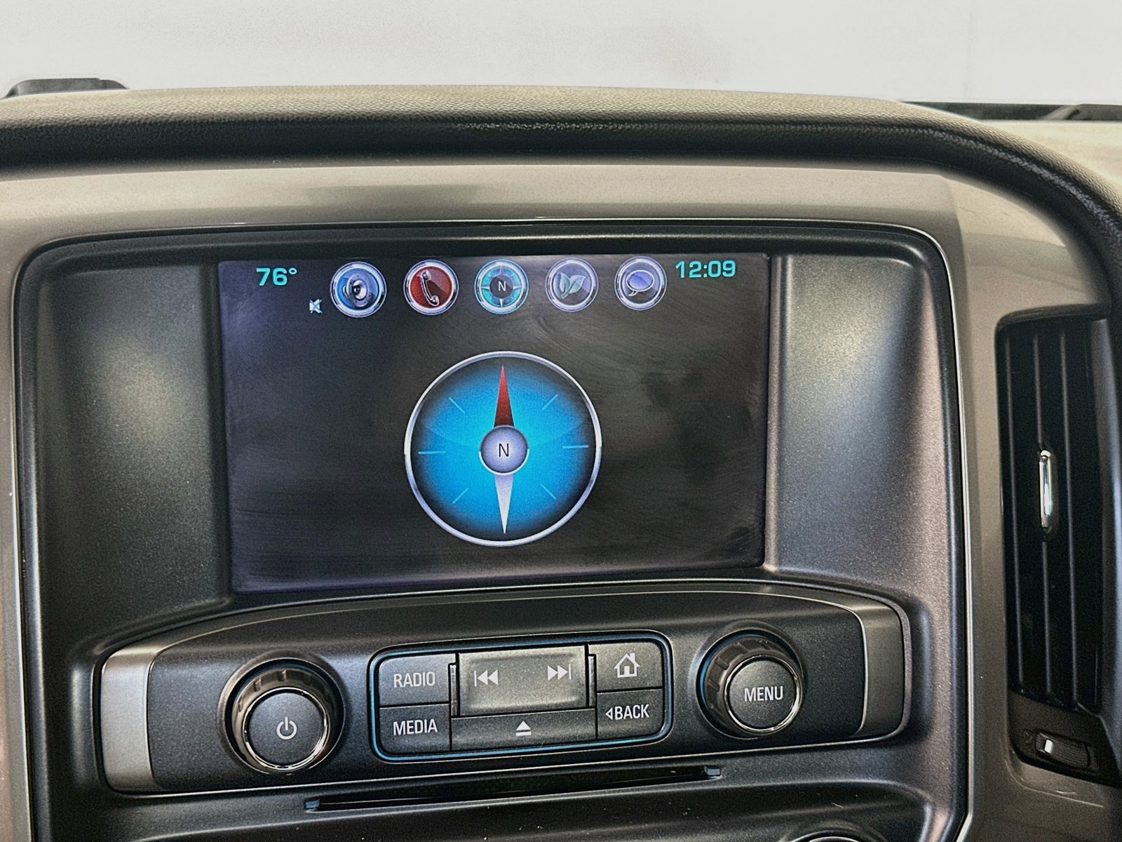Used 2018 Chevrolet Silverado 1500 LT w/ LT Eassist Package AWD/4WD image 13