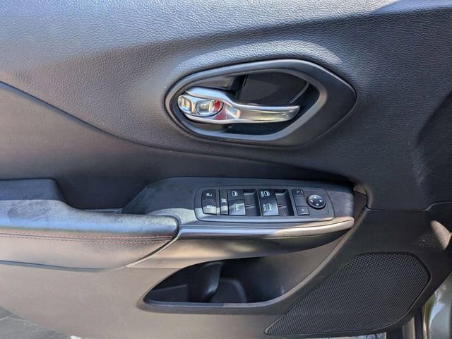Used 2019 Jeep Cherokee Trailhawk w/ Comfort/Convenience Group AWD/4WD image 14