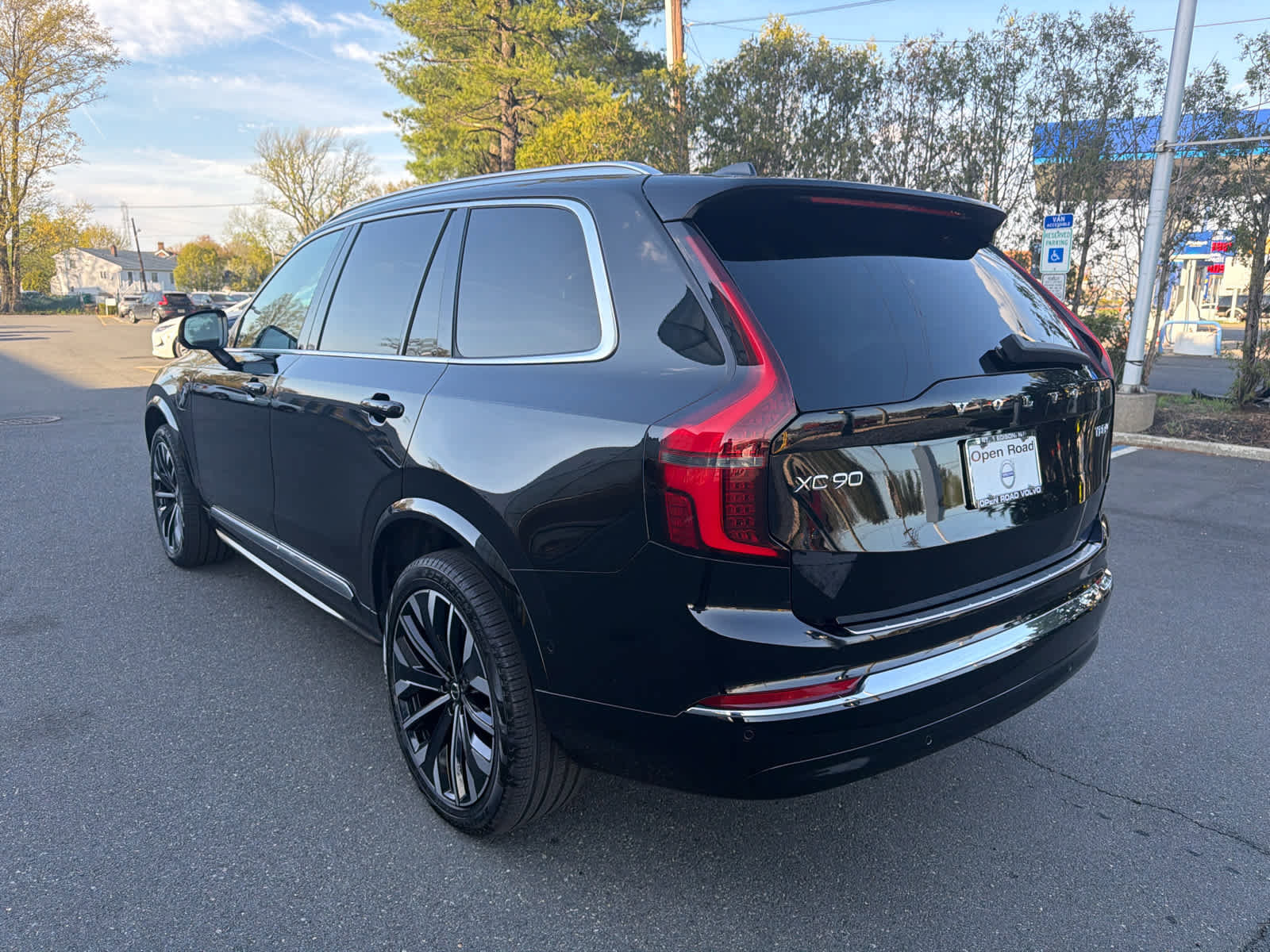 Used 2026 Volvo XC90 T8 Plus w/ Protection Package Premier image 10