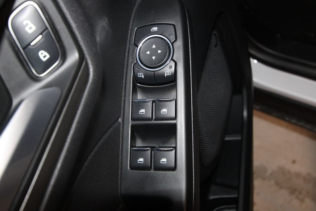 Used 2025 Ford Escape SE w/ Class II Trailer Tow Package FWD image 6