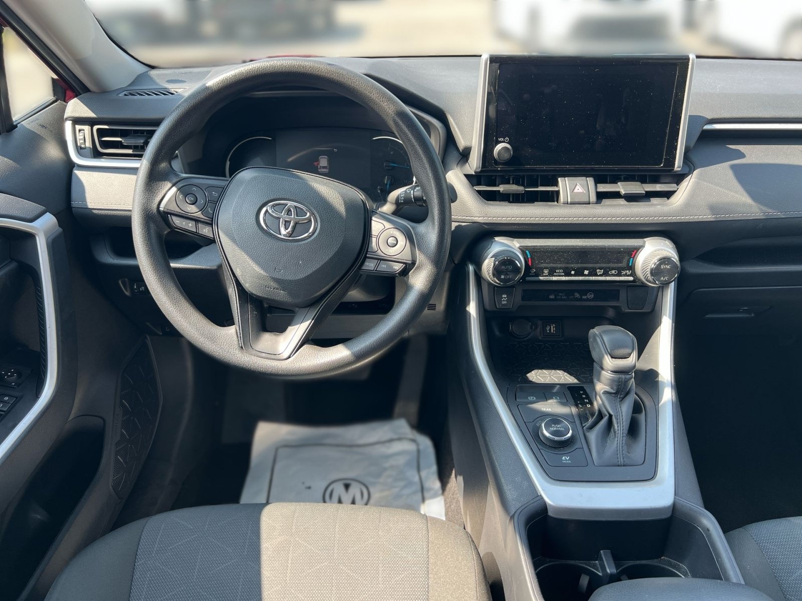 Used 2025 Toyota RAV4 XLE AWD/4WD image 18
