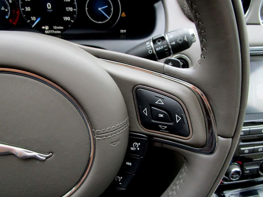 Used 2016 Jaguar XJ L Portfolio AWD/4WD image 22