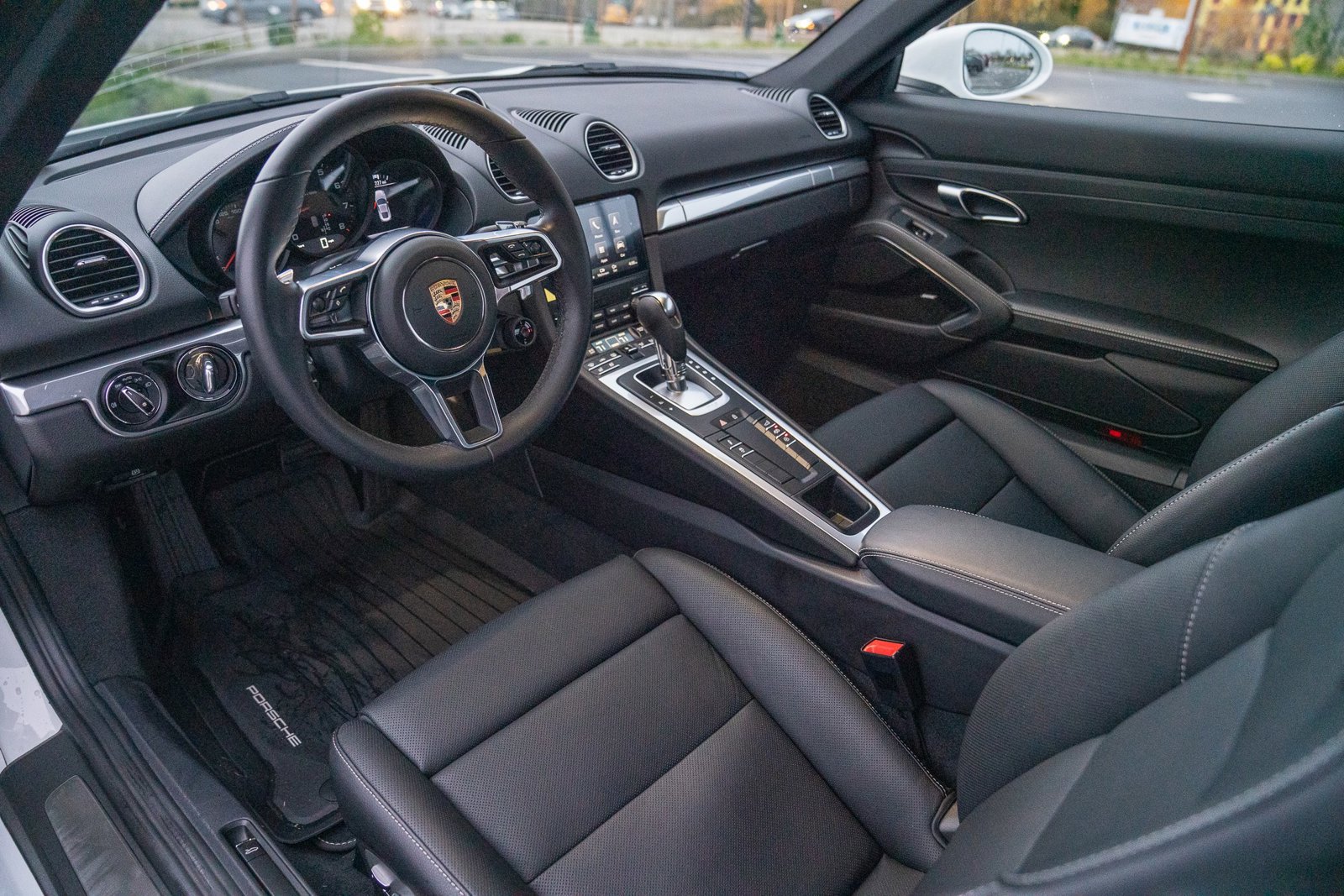 Used 2024 Porsche 718 Cayman image 4