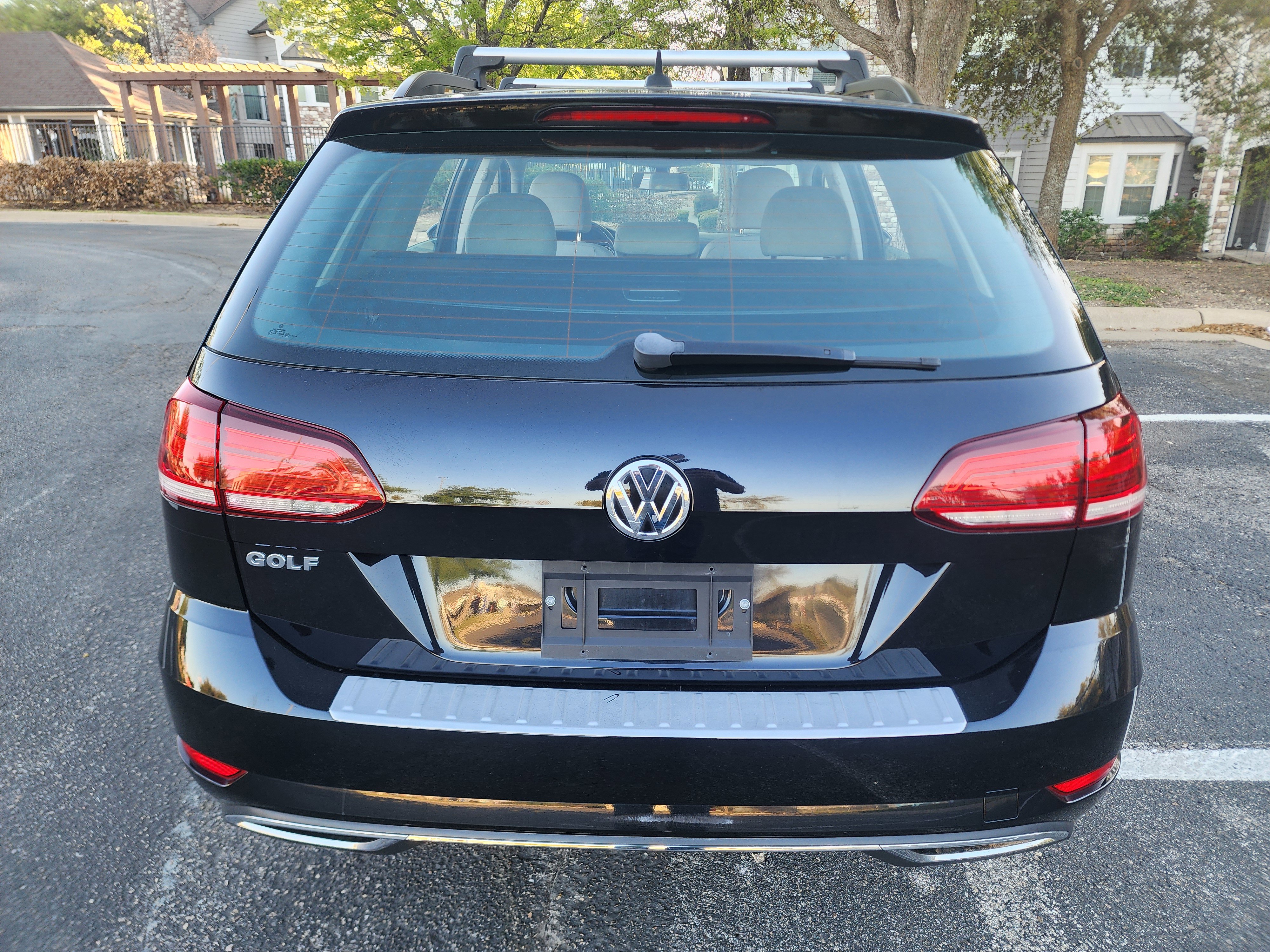 Used 2019 Volkswagen Golf S image 6