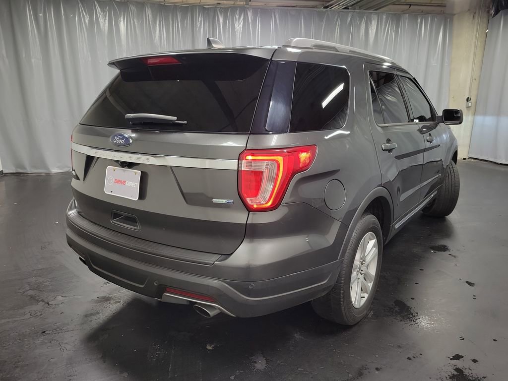 Used 2018 Ford Explorer XLT image 9