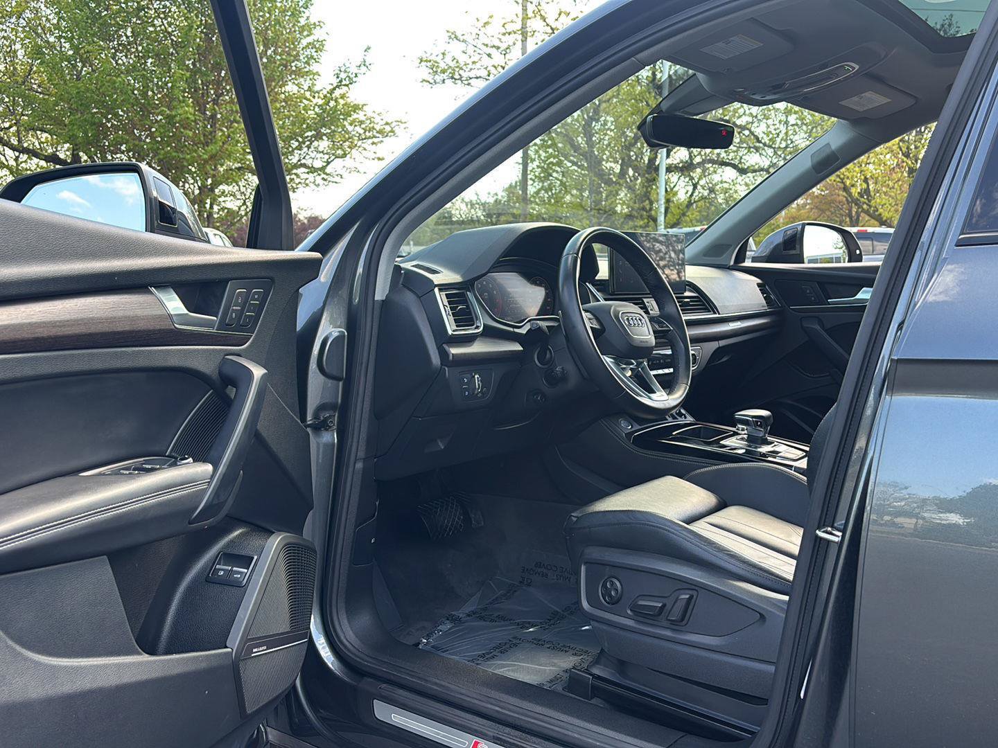 Used 2023 Audi Q5 e Premium Plus AWD/4WD image 2