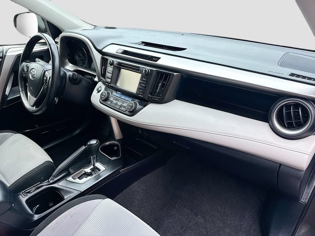 Used 2017 Toyota RAV4 XLE AWD/4WD image 26