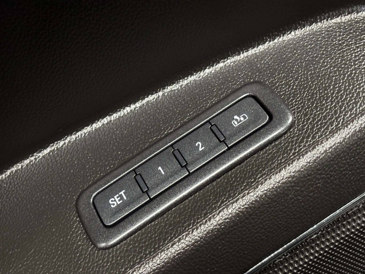 Used 2018 GMC Yukon SLT w/ Open Road Package AWD/4WD image 38