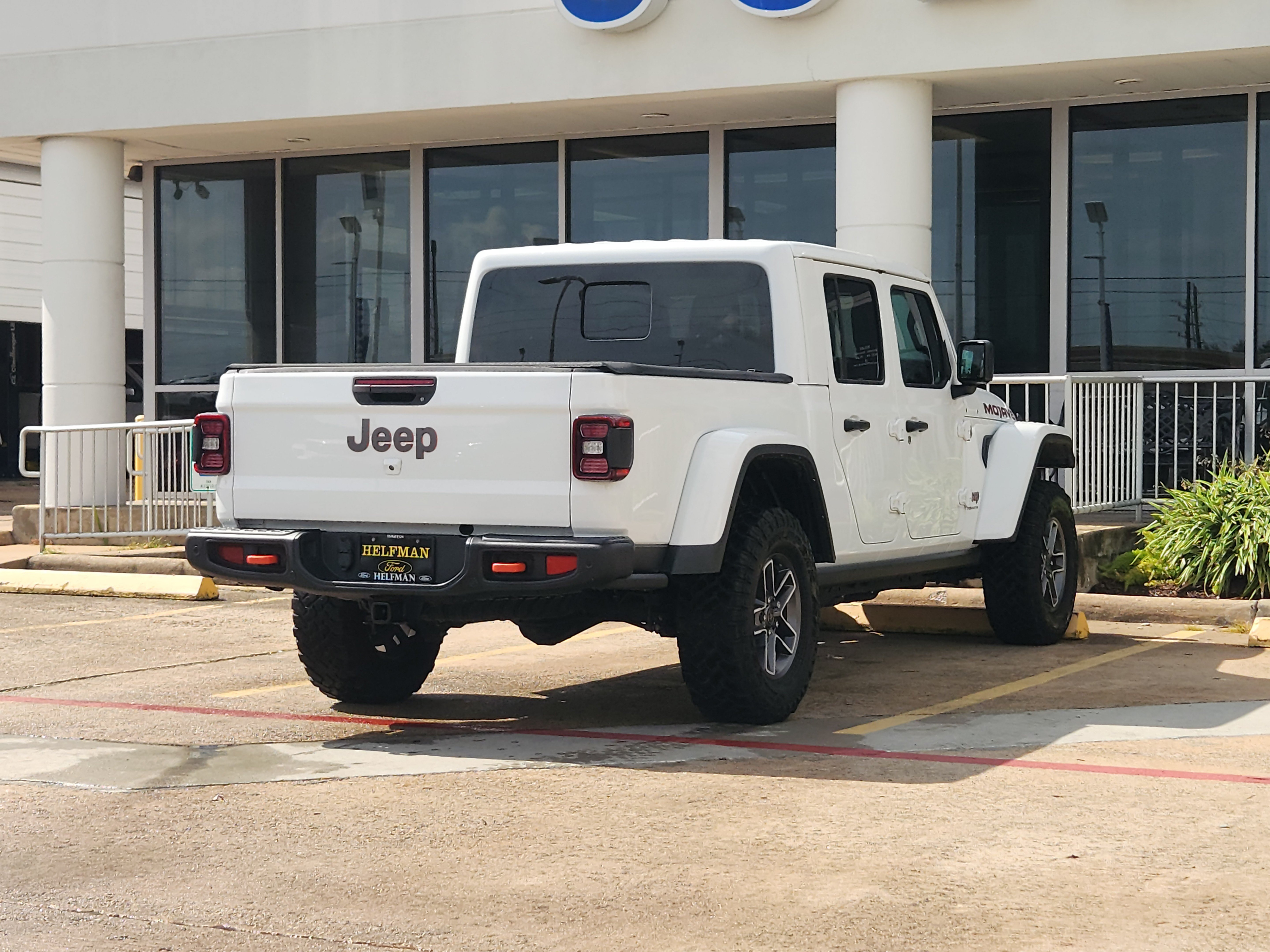 Used 2024 Jeep Gladiator Mojave AWD/4WD image 4