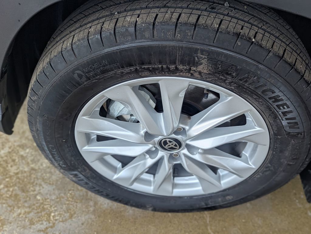 Used 2025 Toyota Corolla Cross LE w/ Black Badges Package (TMS) image 34