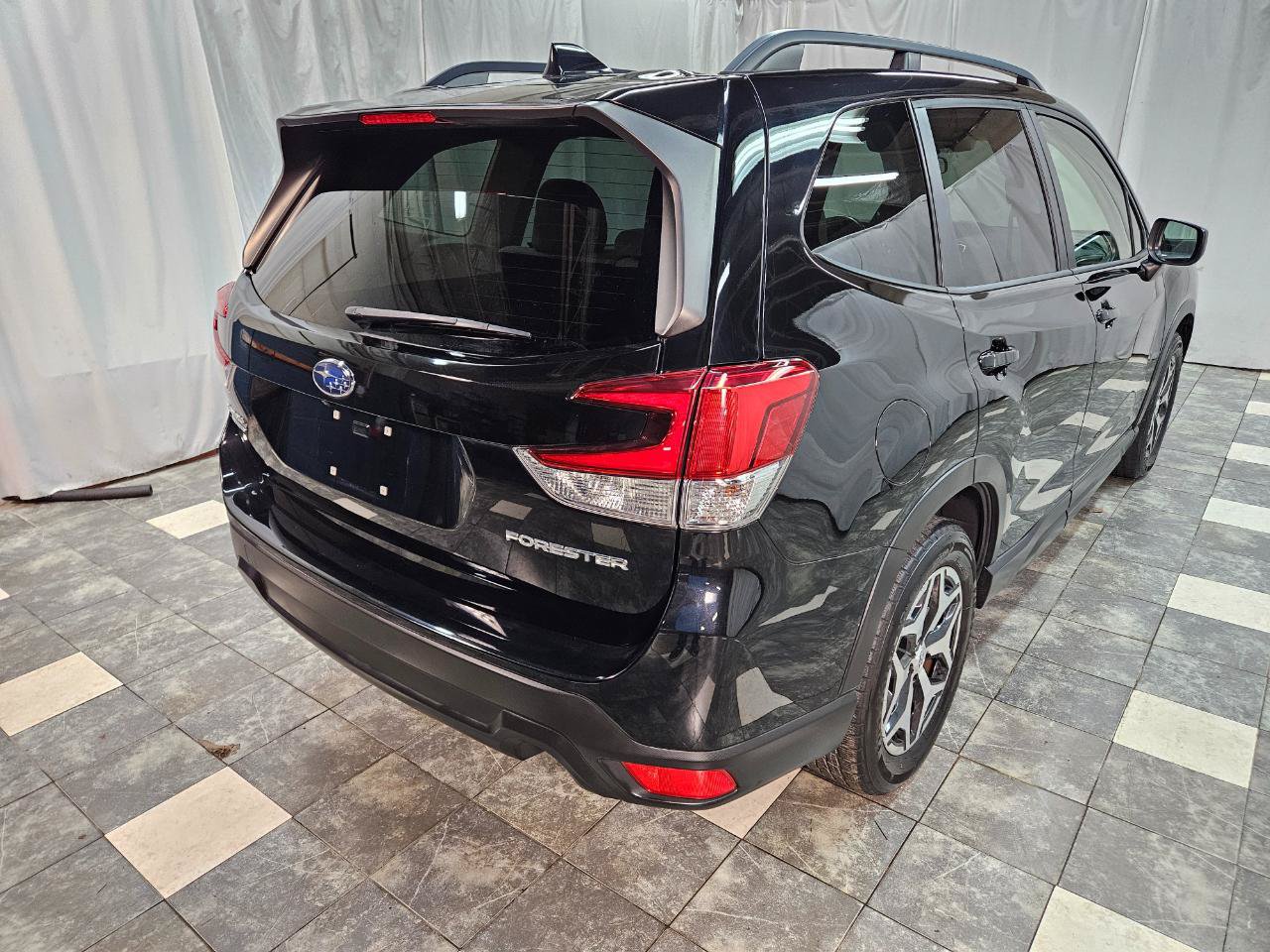 Used 2019 Subaru Forester Premium AWD/4WD image 5