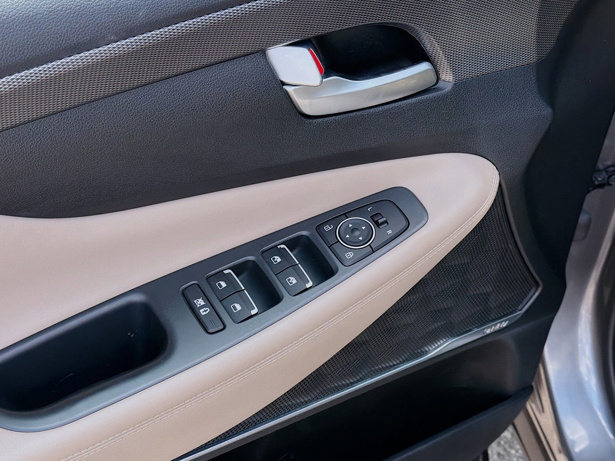 Used 2019 Hyundai Santa Fe Limited image 23