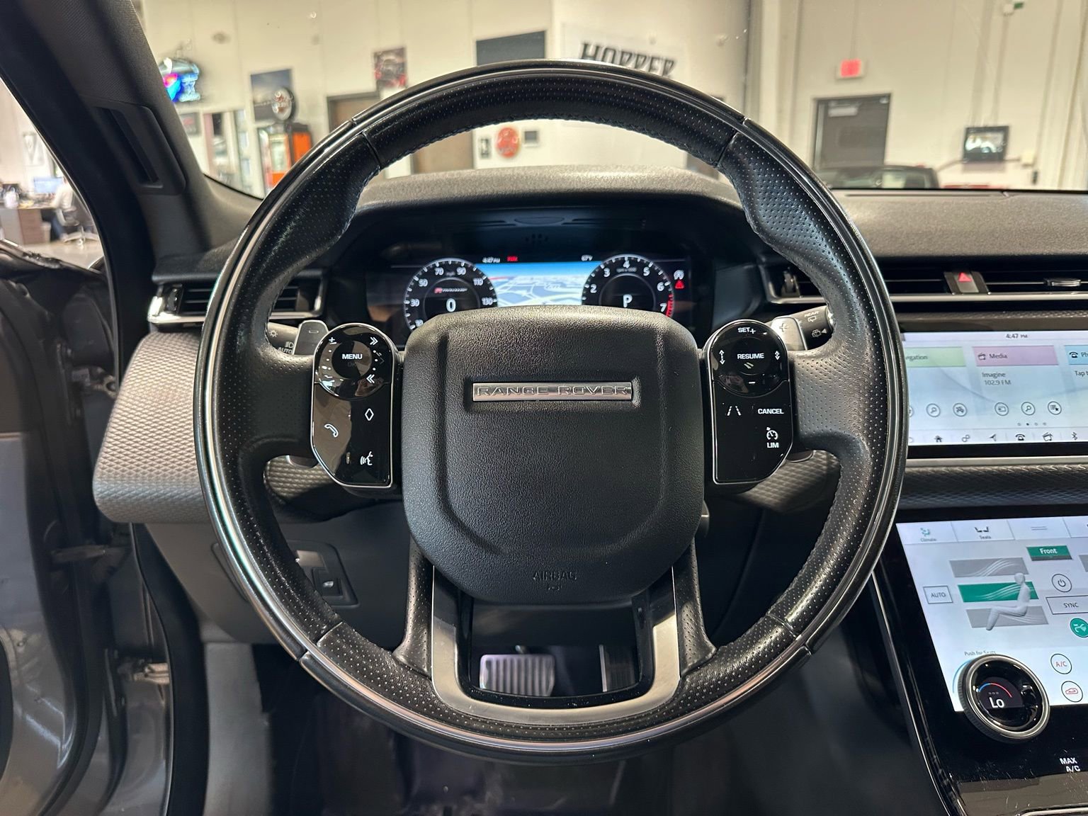 Used 2019 Land Rover Range Rover Velar R-Dynamic SE image 17