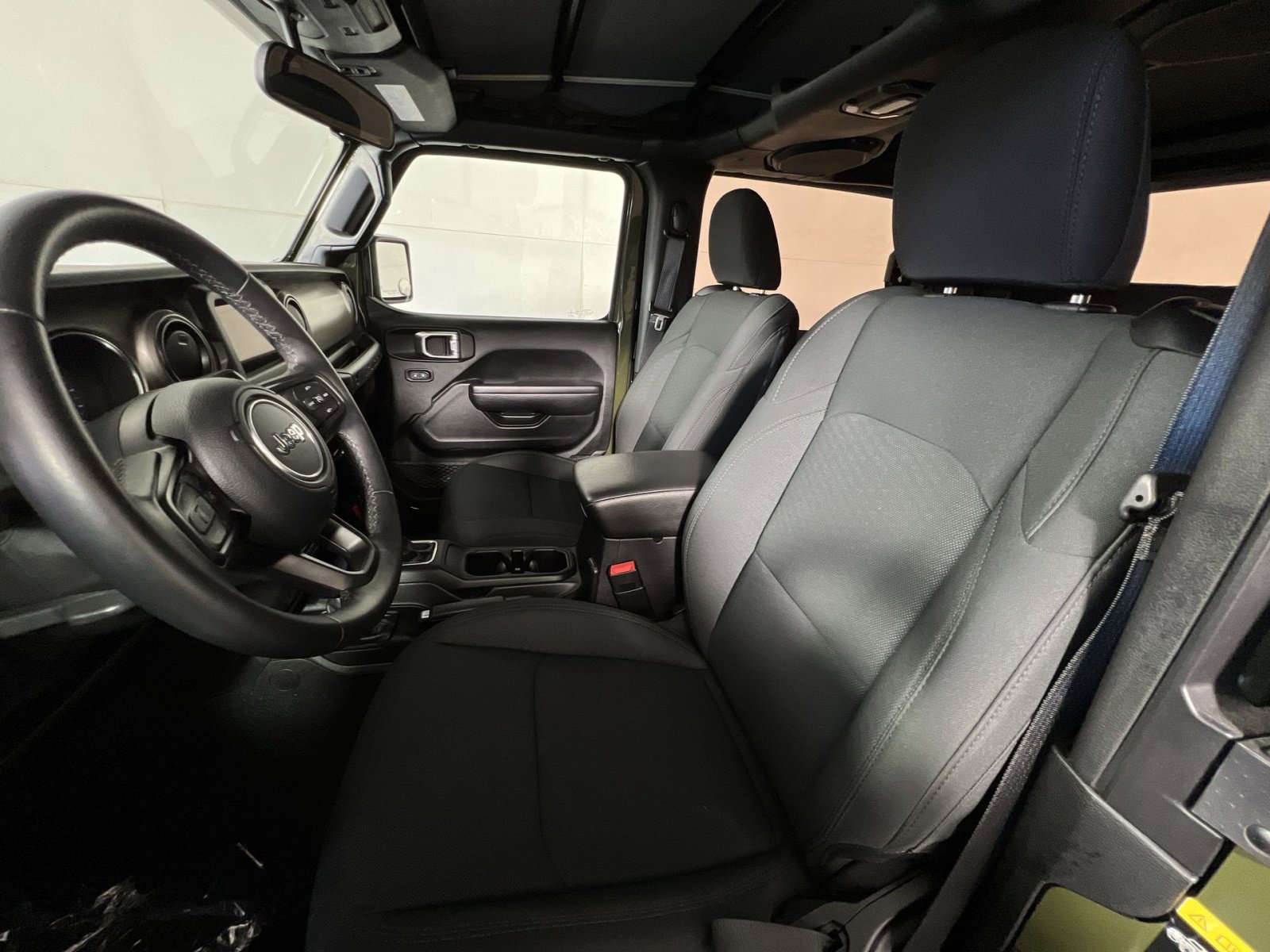 Used 2020 Jeep Wrangler Sport image 13