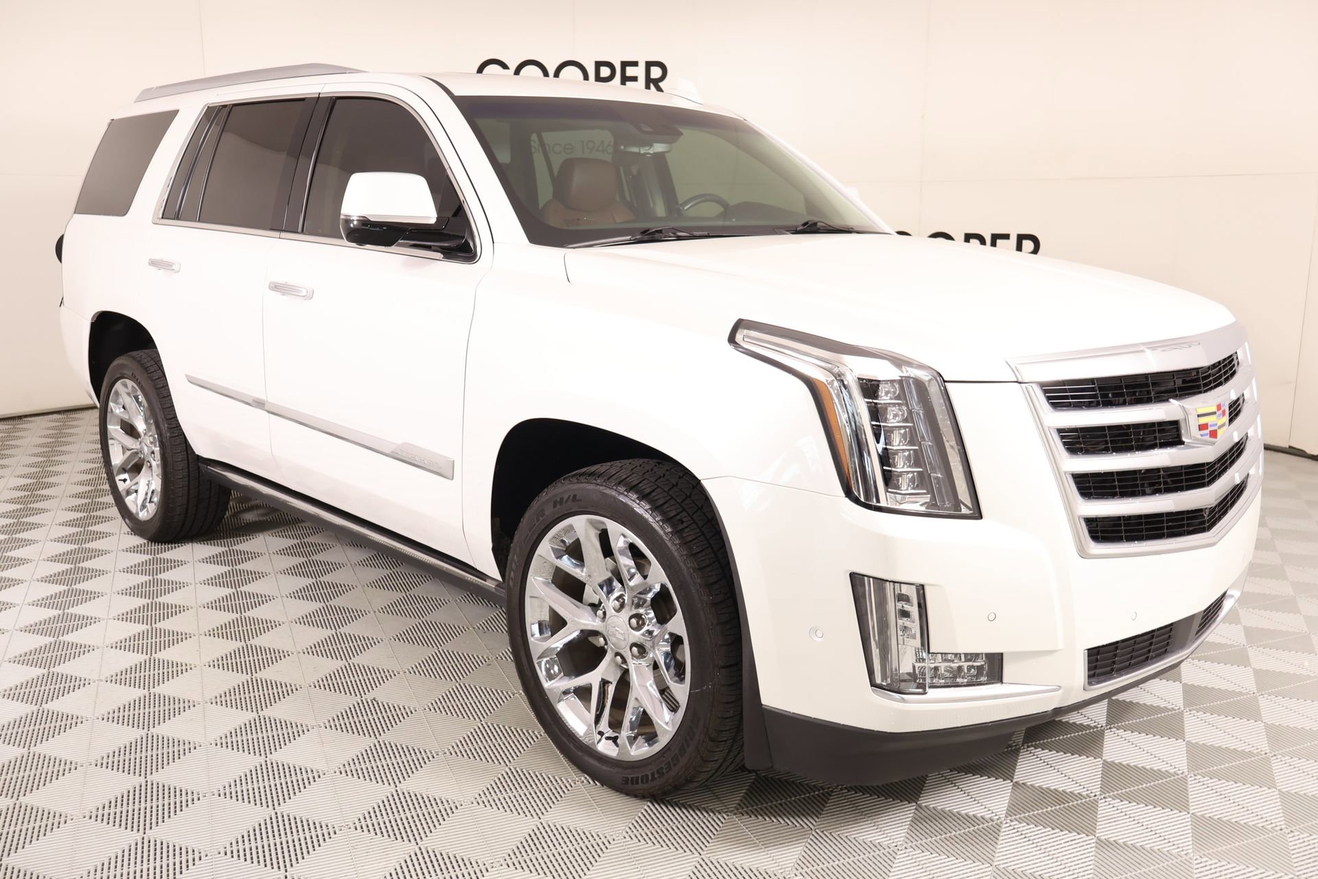 Used 2017 Cadillac Escalade Premium Luxury AWD/4WD image 1