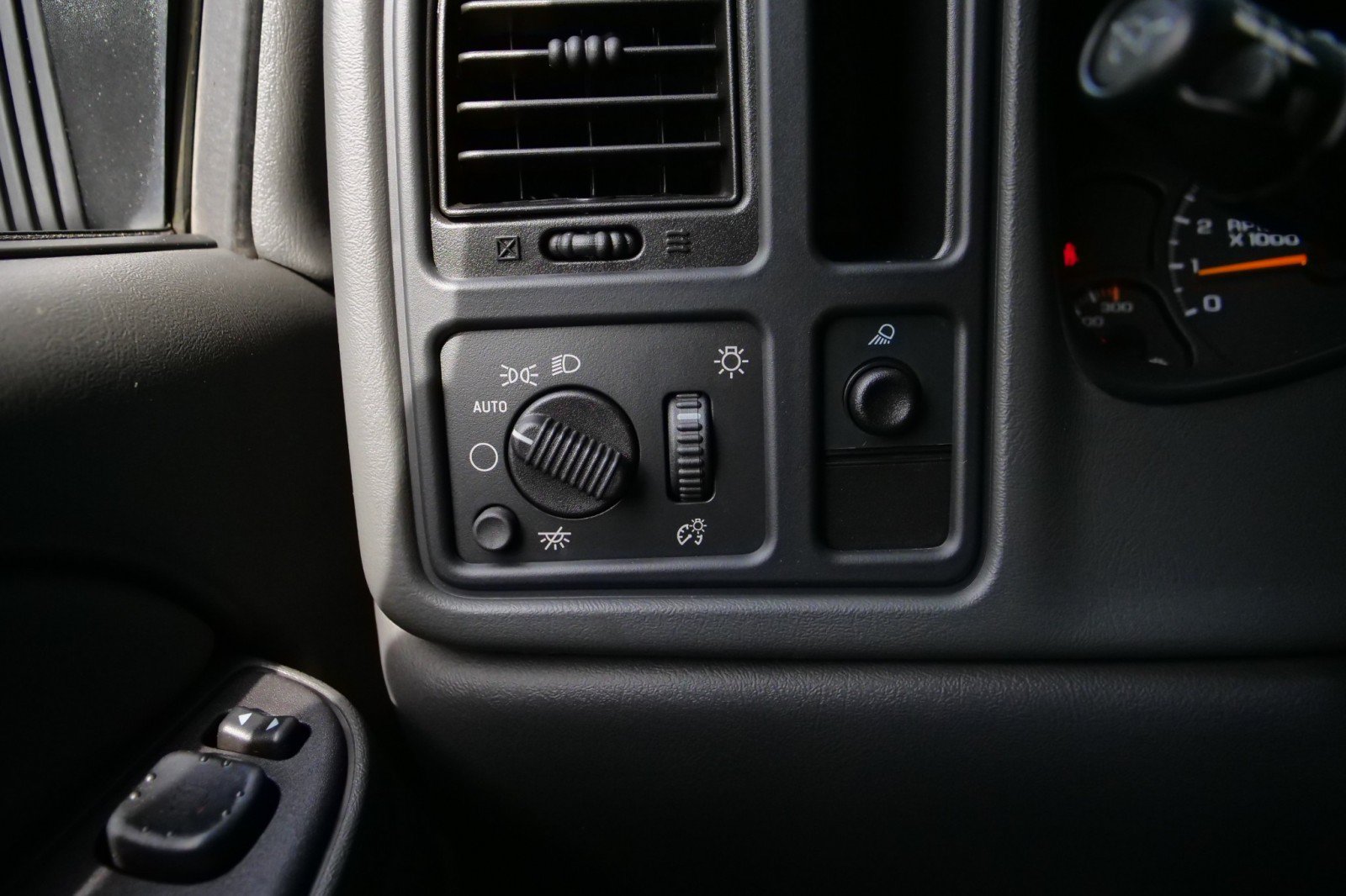 Used 2004 Chevrolet Silverado 2500 LS RWD image 11