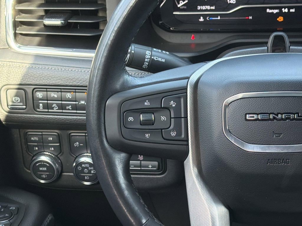 Used 2023 GMC Yukon Denali w/ Denali Reserve Package AWD/4WD image 9