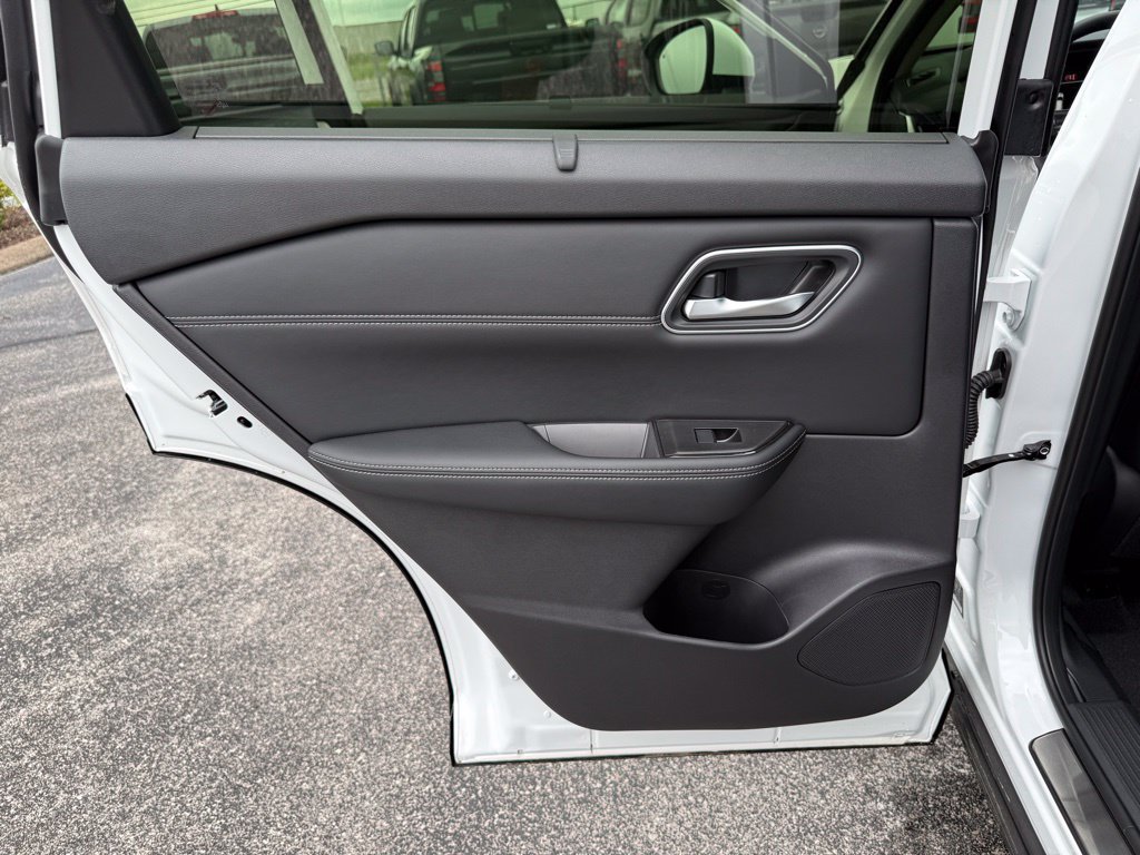 New 2026 Nissan Rogue Platinum AWD/4WD image 12