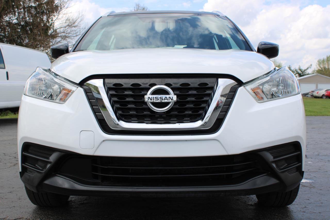 Used 2019 Nissan Kicks SV FWD image 2