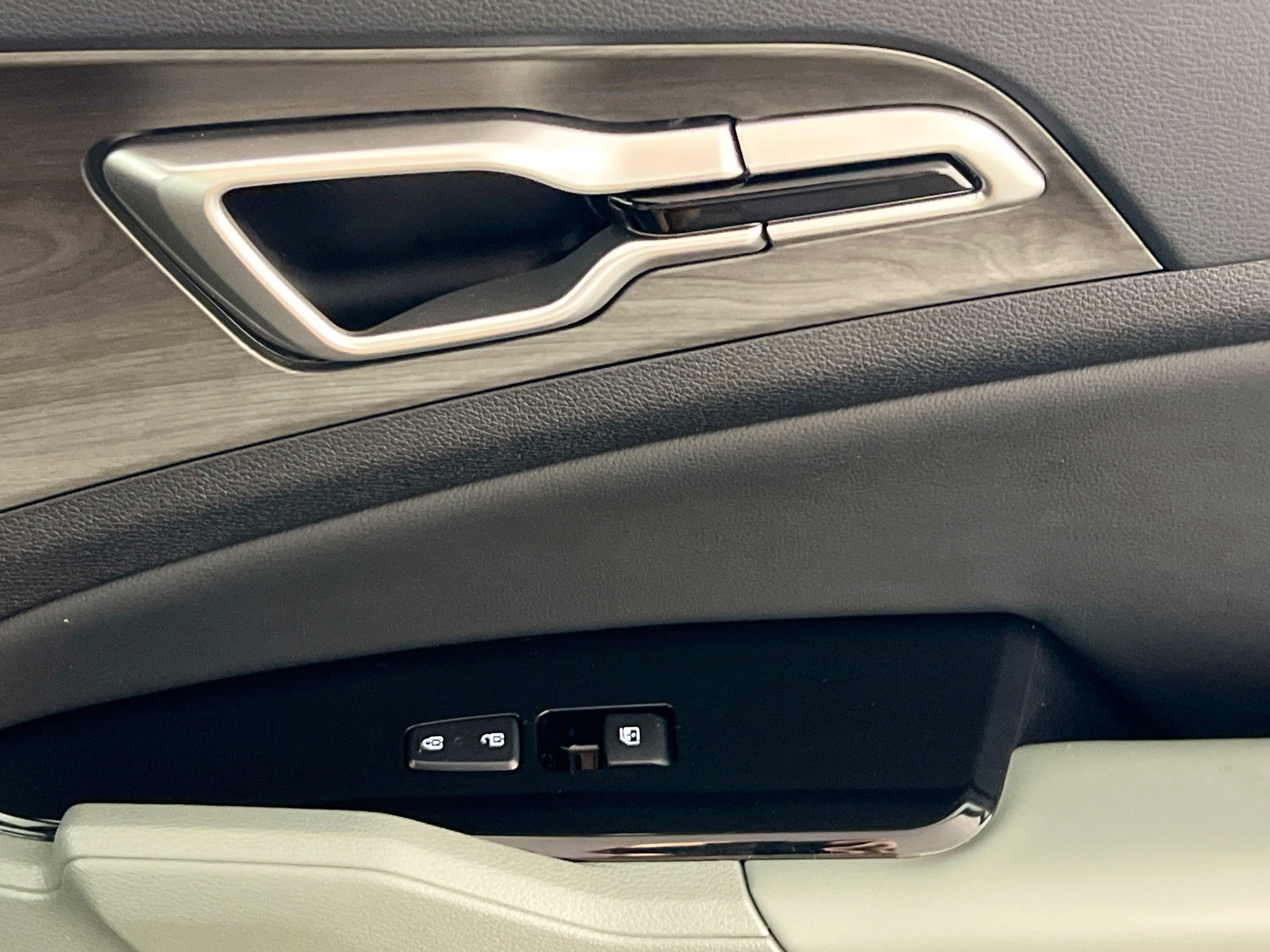 Used 2025 Kia Sportage X-Line w/ Premium Package image 32