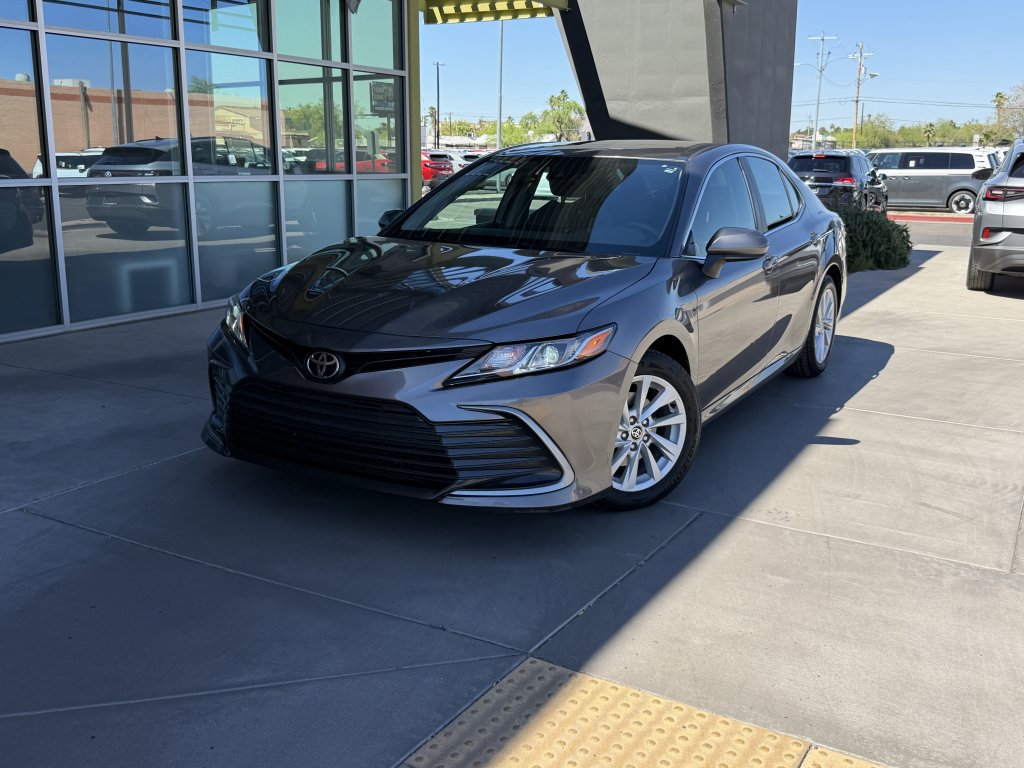 Used 2021 Toyota Camry LE image 2