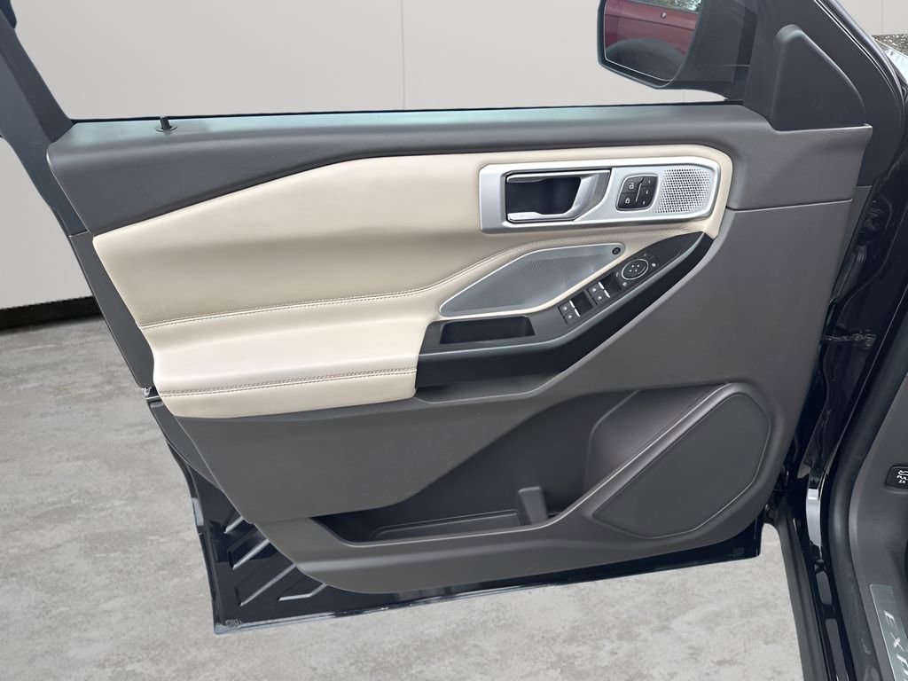 Used 2020 Ford Explorer Platinum w/ Premium Technology Package image 25